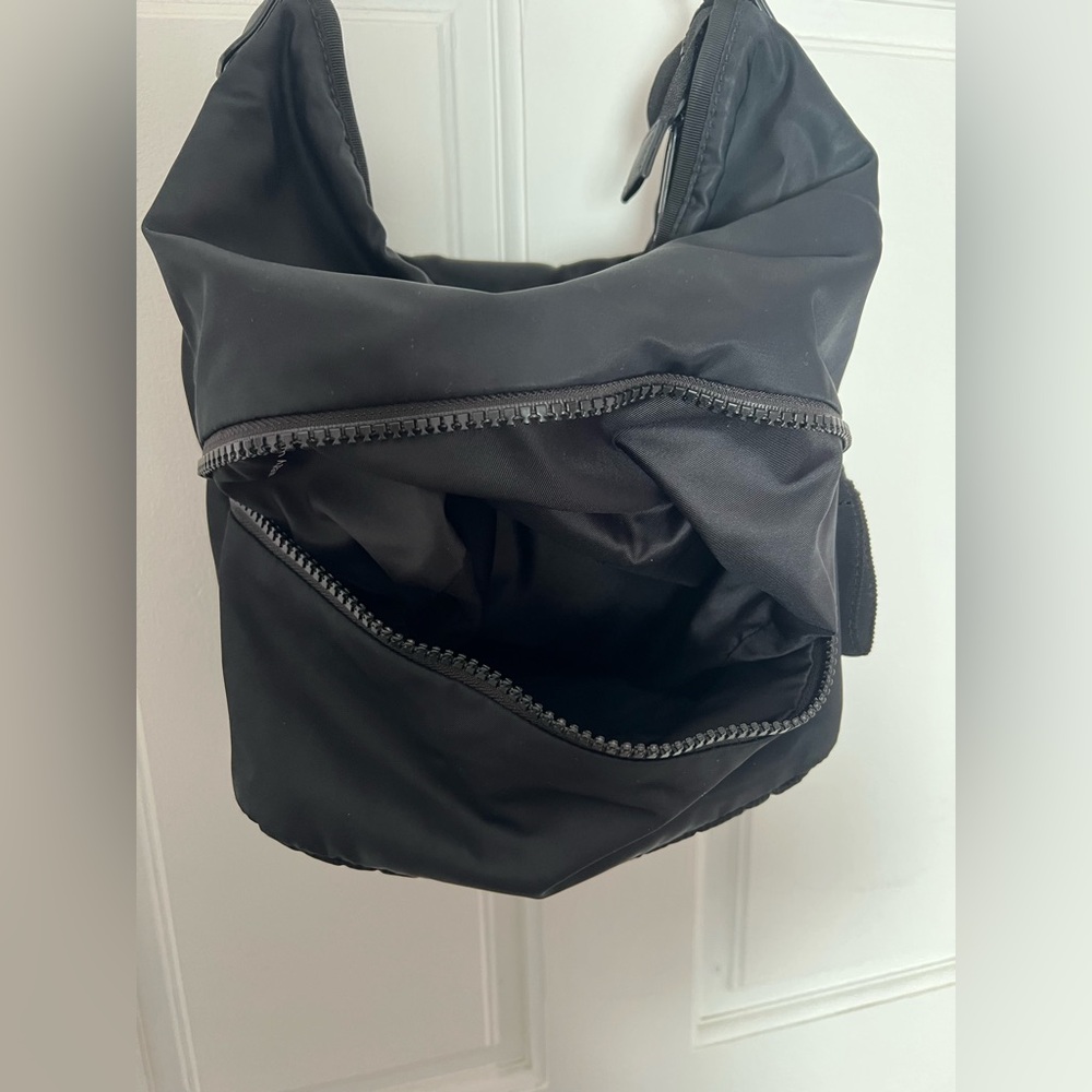 Lululemon Go Lightly Shoulder Bag - Picture 3 of 7